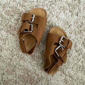 Adorable buckle sandals